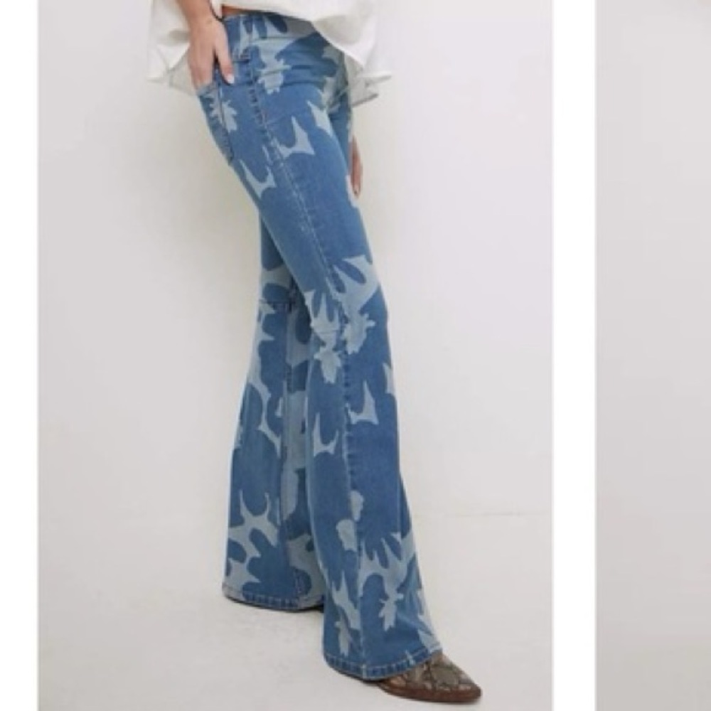 NWT Free People We The Free Penny Pull-On Flare Jeans - Picture 2 of 3